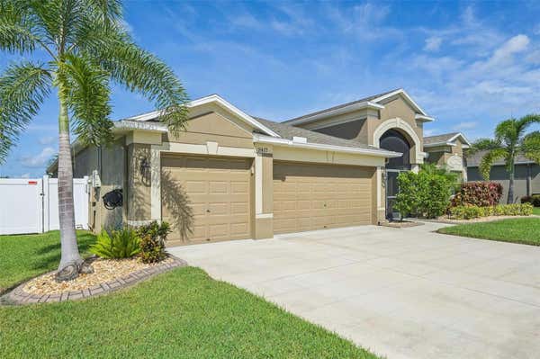 2417 CUMBERLAND CLIFF DR, RUSKIN, FL 33570, photo 2 of 62