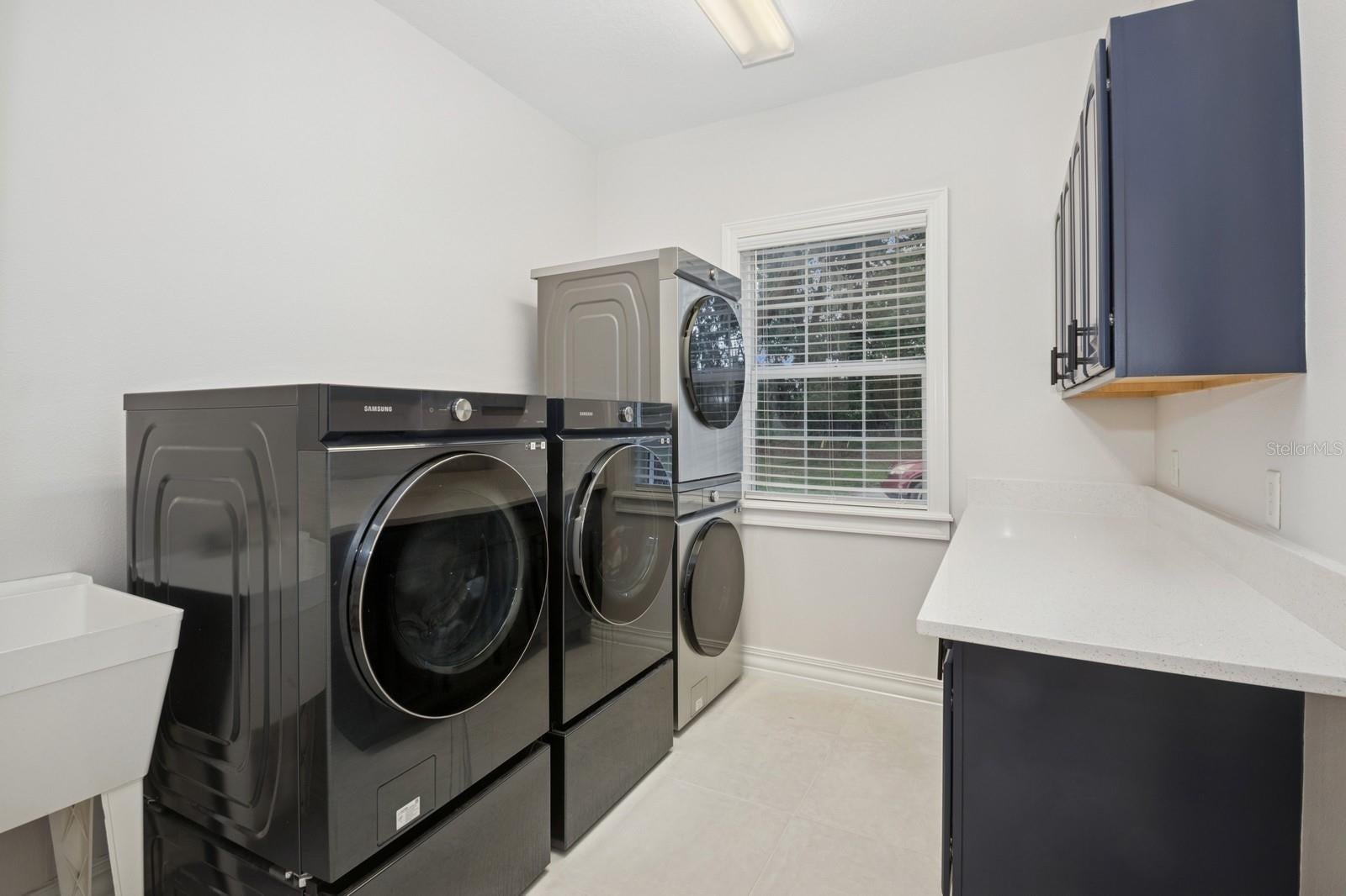 Fruitland Park, Florida, 34731, United States, 7 Bedrooms Bedrooms, ,6 BathroomsBathrooms,Residential,Active,1894791