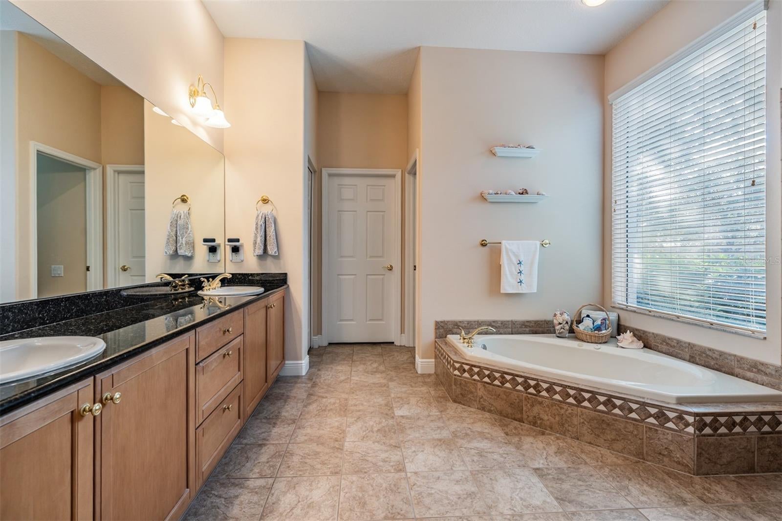 Palm Harbor, Florida, 34685, United States, ,4 BathroomsBathrooms,Residential,Active,1810371