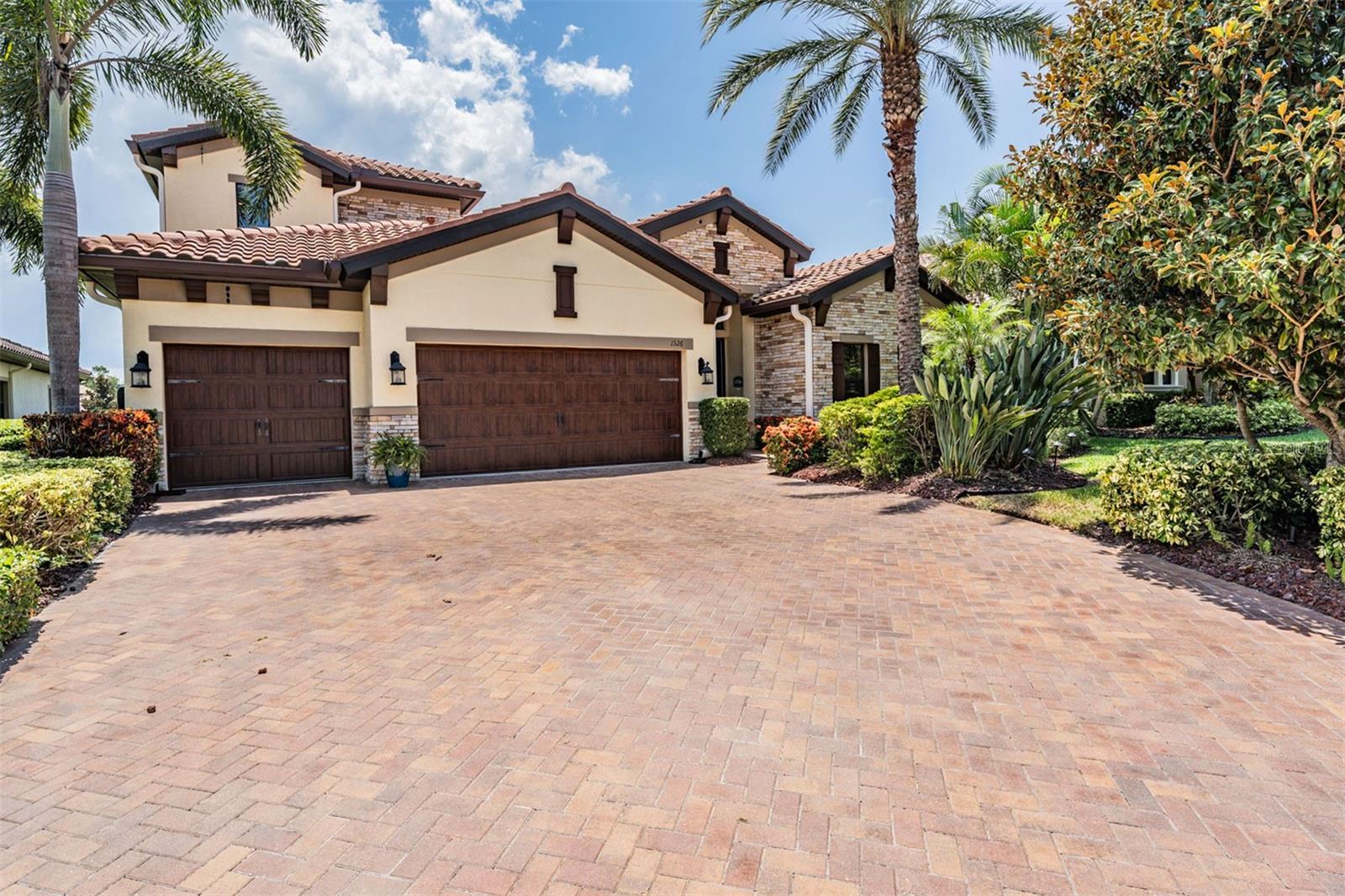 Palm Harbor, Florida, 34683, United States, 4 Bedrooms Bedrooms, ,3 BathroomsBathrooms,Residential,Active,1905355