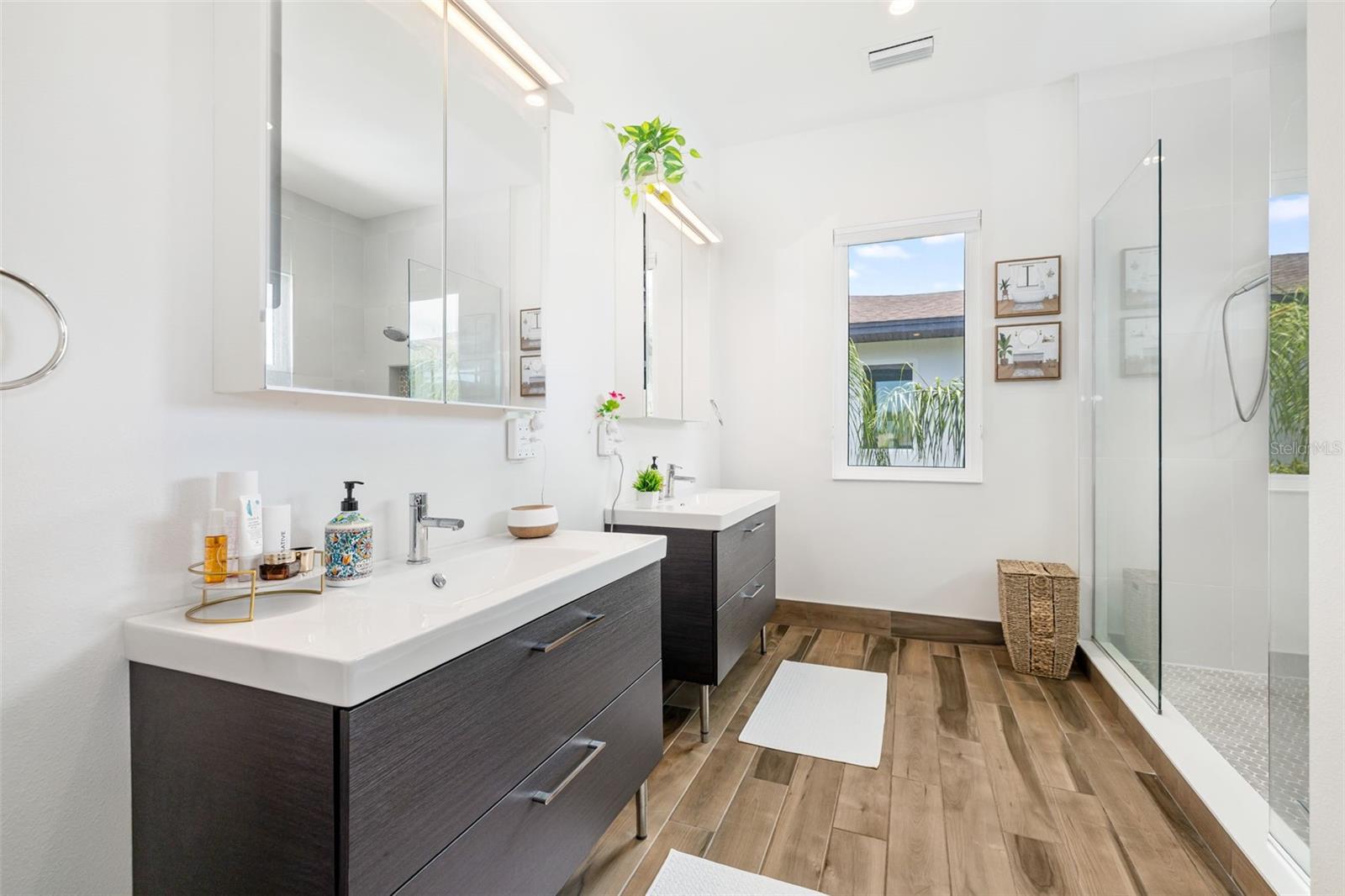 Sarasota, Florida, 34231, United States, 4 Bedrooms Bedrooms, ,3 BathroomsBathrooms,Residential,Active,1922484