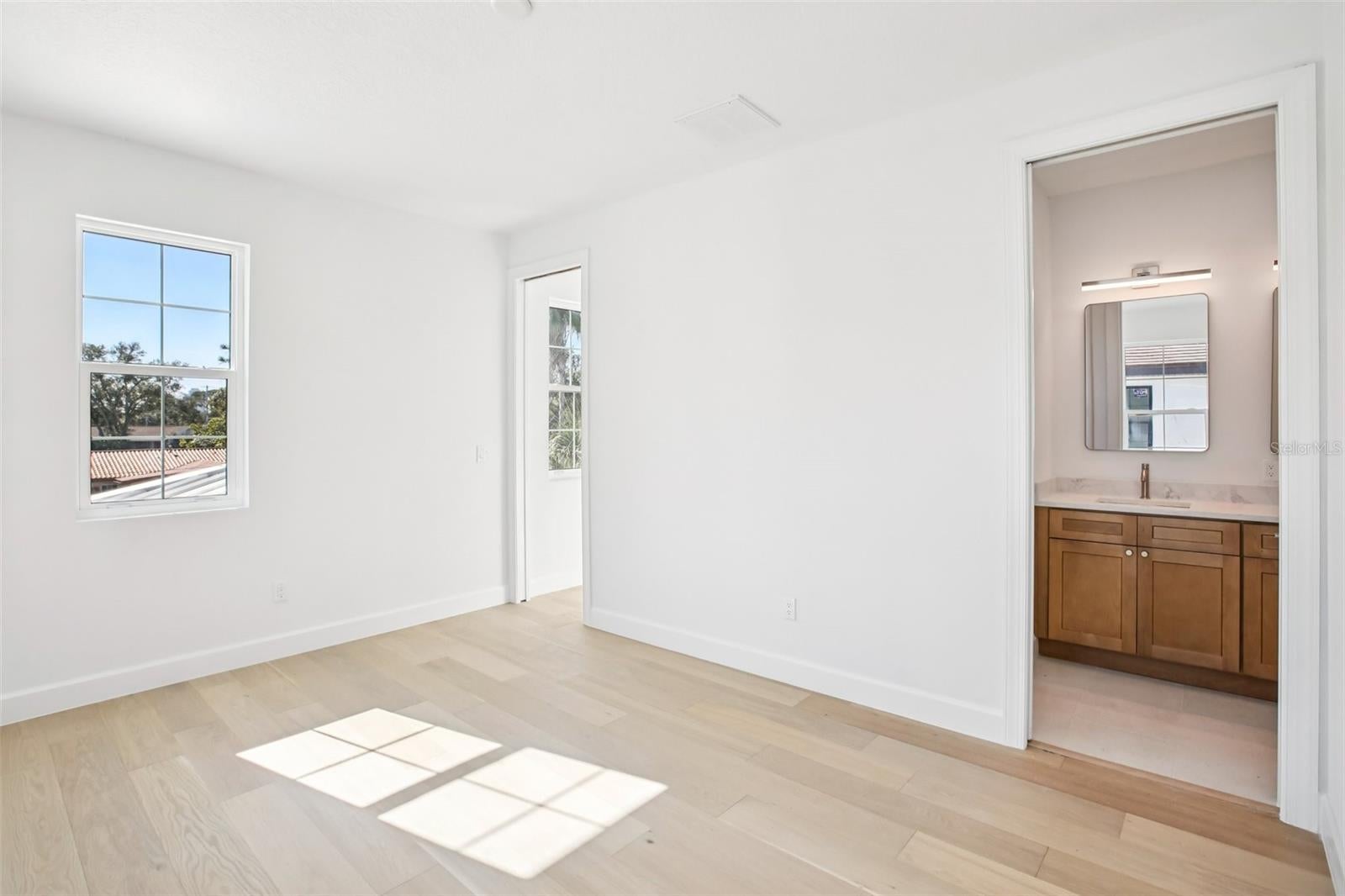 St Petersburg, Florida, 33704, United States, 4 Bedrooms Bedrooms, ,4 BathroomsBathrooms,Residential,Active,2006891