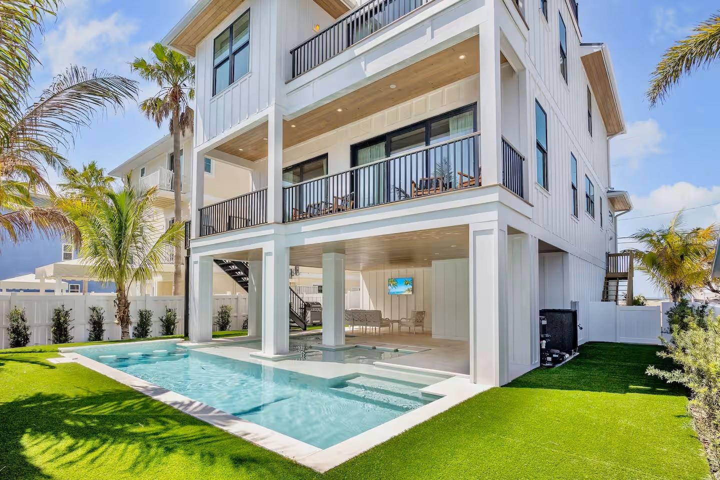 Bradenton Beach, Florida, 34217, United States, 7 Bedrooms Bedrooms, ,7 BathroomsBathrooms,Residential,Active,1971023