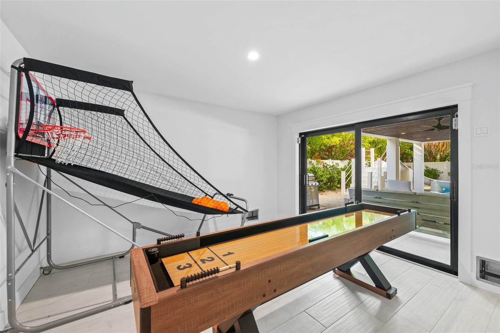 Sarasota, Florida, 34236, United States, 8 Bedrooms Bedrooms, ,10 BathroomsBathrooms,Residential,Active,2006955