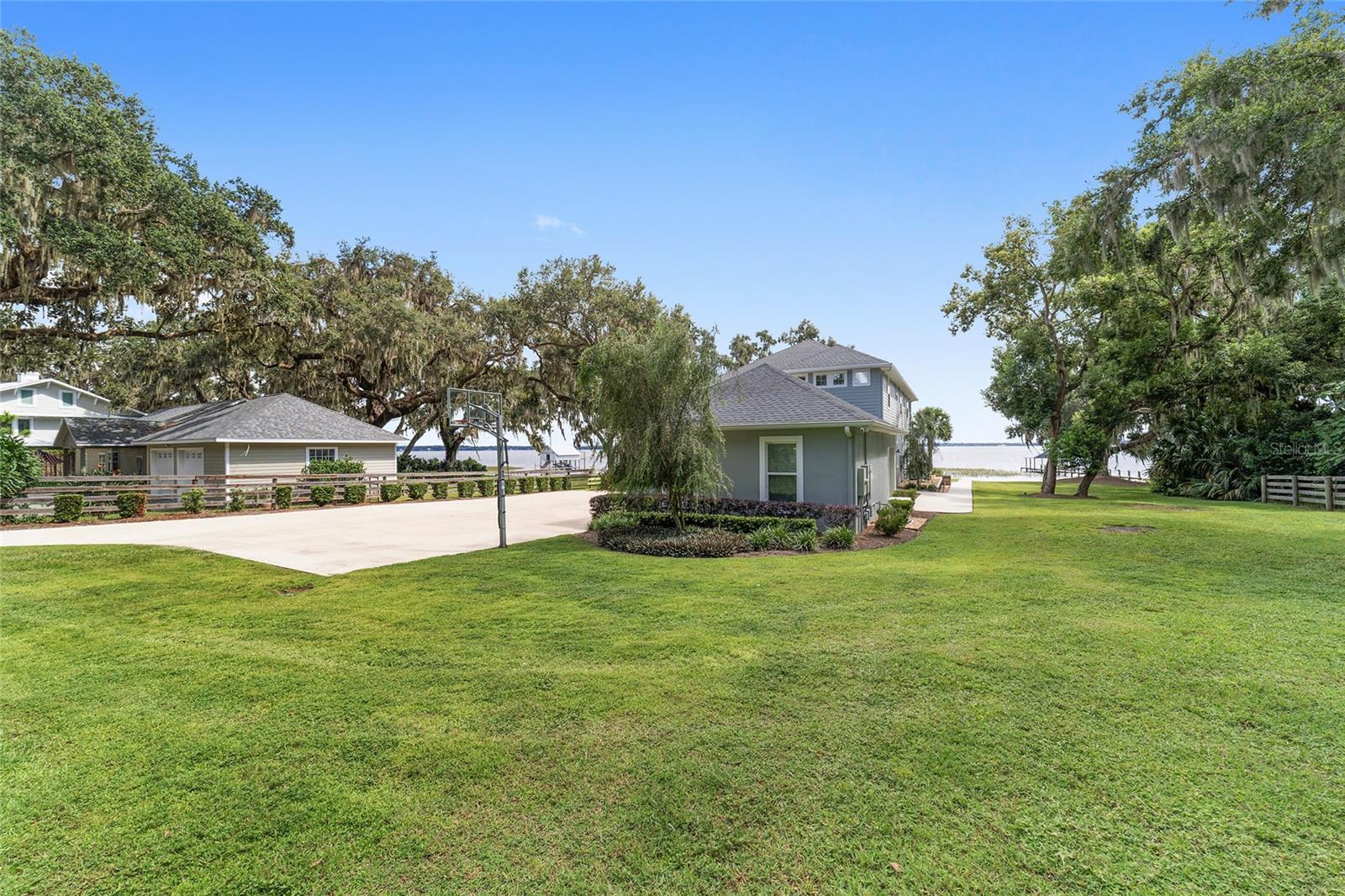 Ocklawaha, Florida, 32179, United States, 5 Bedrooms Bedrooms, ,4 BathroomsBathrooms,Residential,Active,1944075