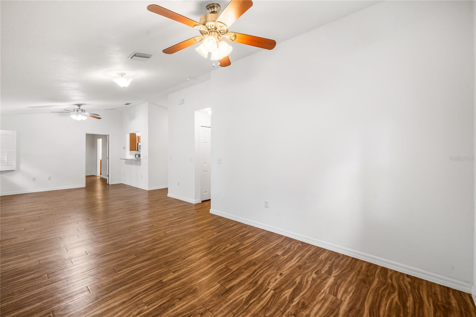 Umatilla, Florida, 32784, United States, 4 Bedrooms Bedrooms, ,4 BathroomsBathrooms,Residential,Active,1859381