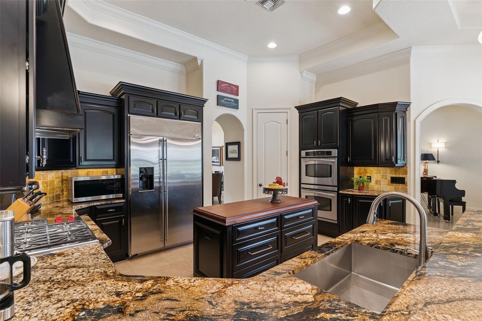 Windermere, Florida, 34786, United States, 5 Bedrooms Bedrooms, ,4 BathroomsBathrooms,Residential,Pending,2052045