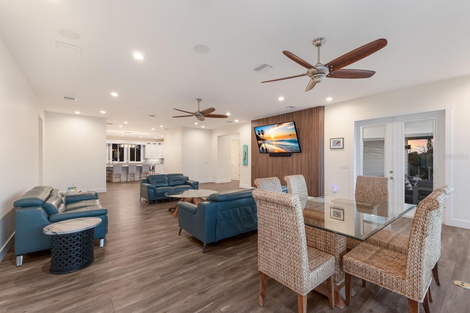 Bradenton, Florida, 34208, United States, ,5 BathroomsBathrooms,Residential,Active,1745633