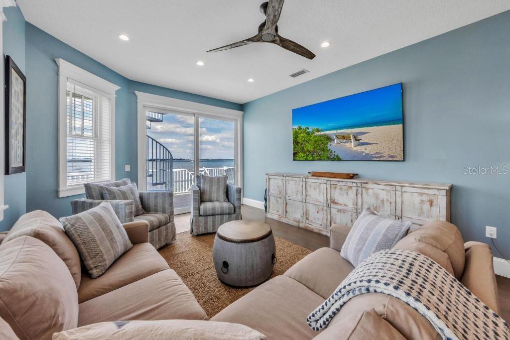 Bradenton Beach, Florida, 34217, United States, 5 Bedrooms Bedrooms, ,6 BathroomsBathrooms,Residential,Active,1908168