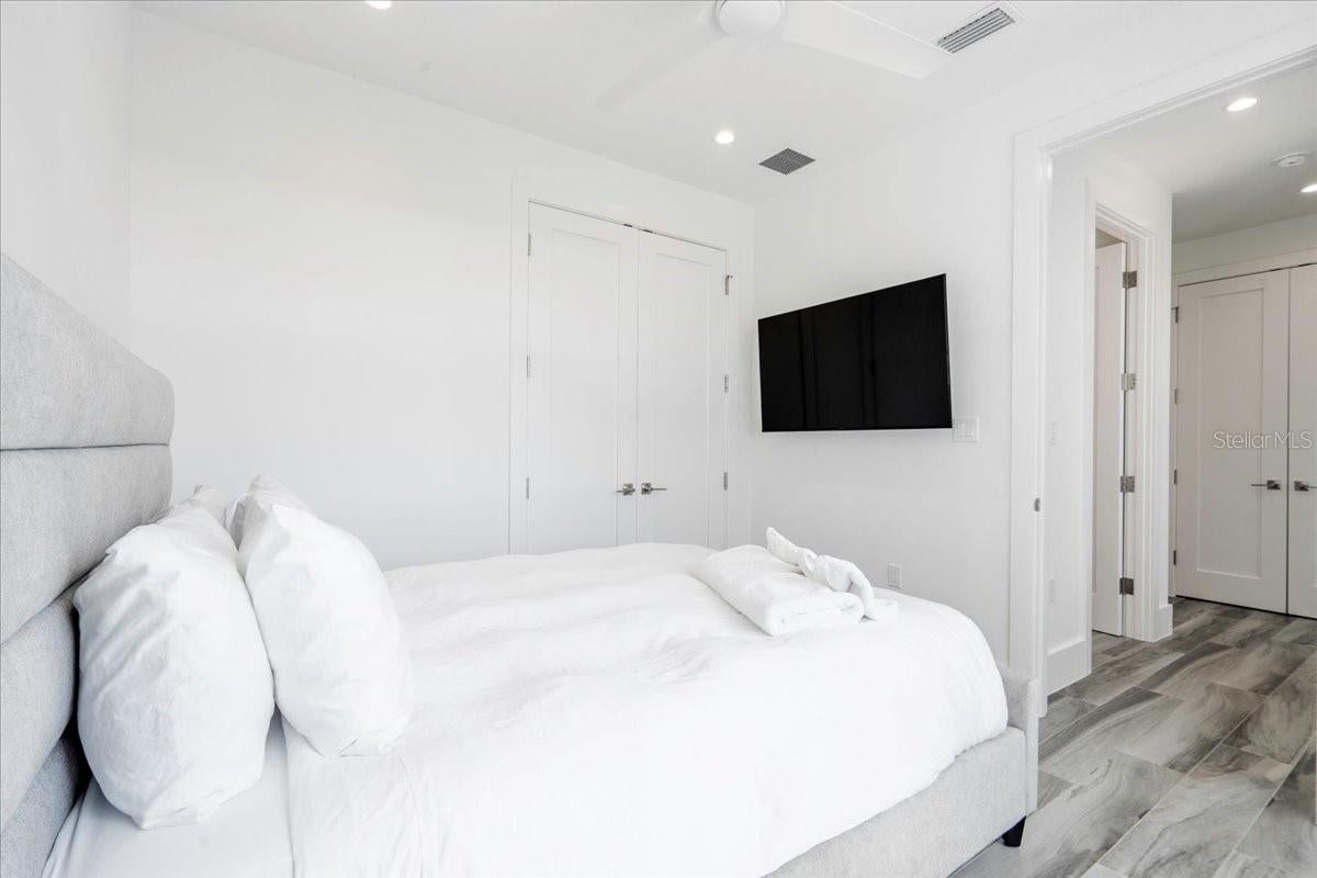 Marathon, Florida, 33050, United States, 5 Bedrooms Bedrooms, ,5 BathroomsBathrooms,Residential,Active,2011845