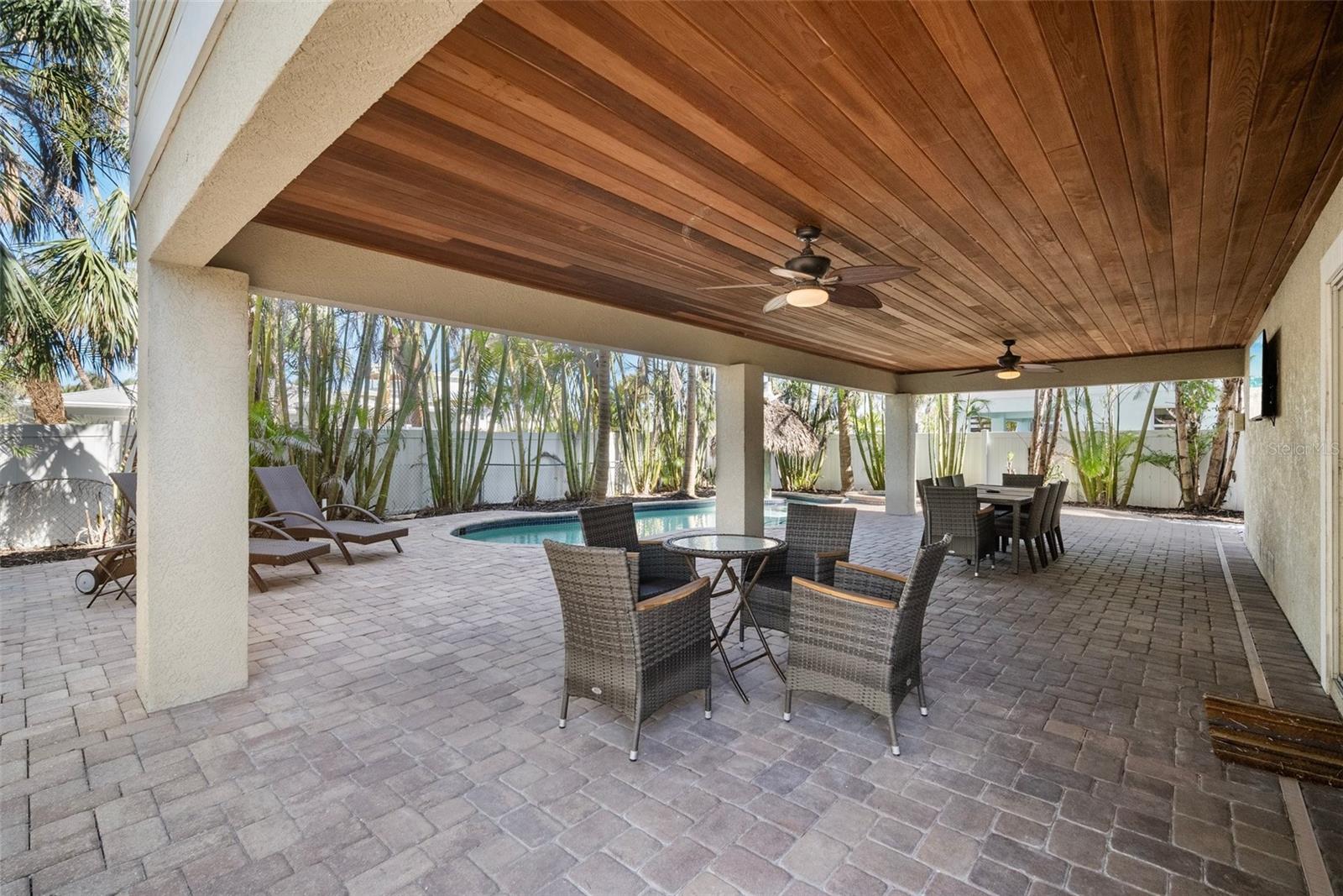 Holmes Beach, Florida, 34217, United States, 6 Bedrooms Bedrooms, ,5 BathroomsBathrooms,Residential,Active,1987273