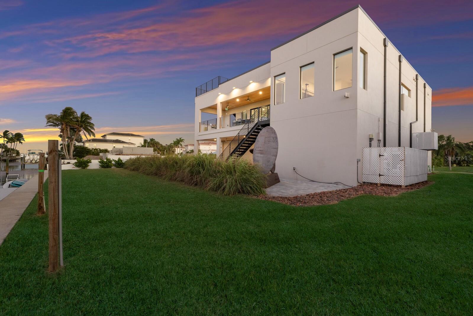 Longboat Key, Florida, 34228, United States, 3 Bedrooms Bedrooms, ,4 BathroomsBathrooms,Residential,Active,1987209