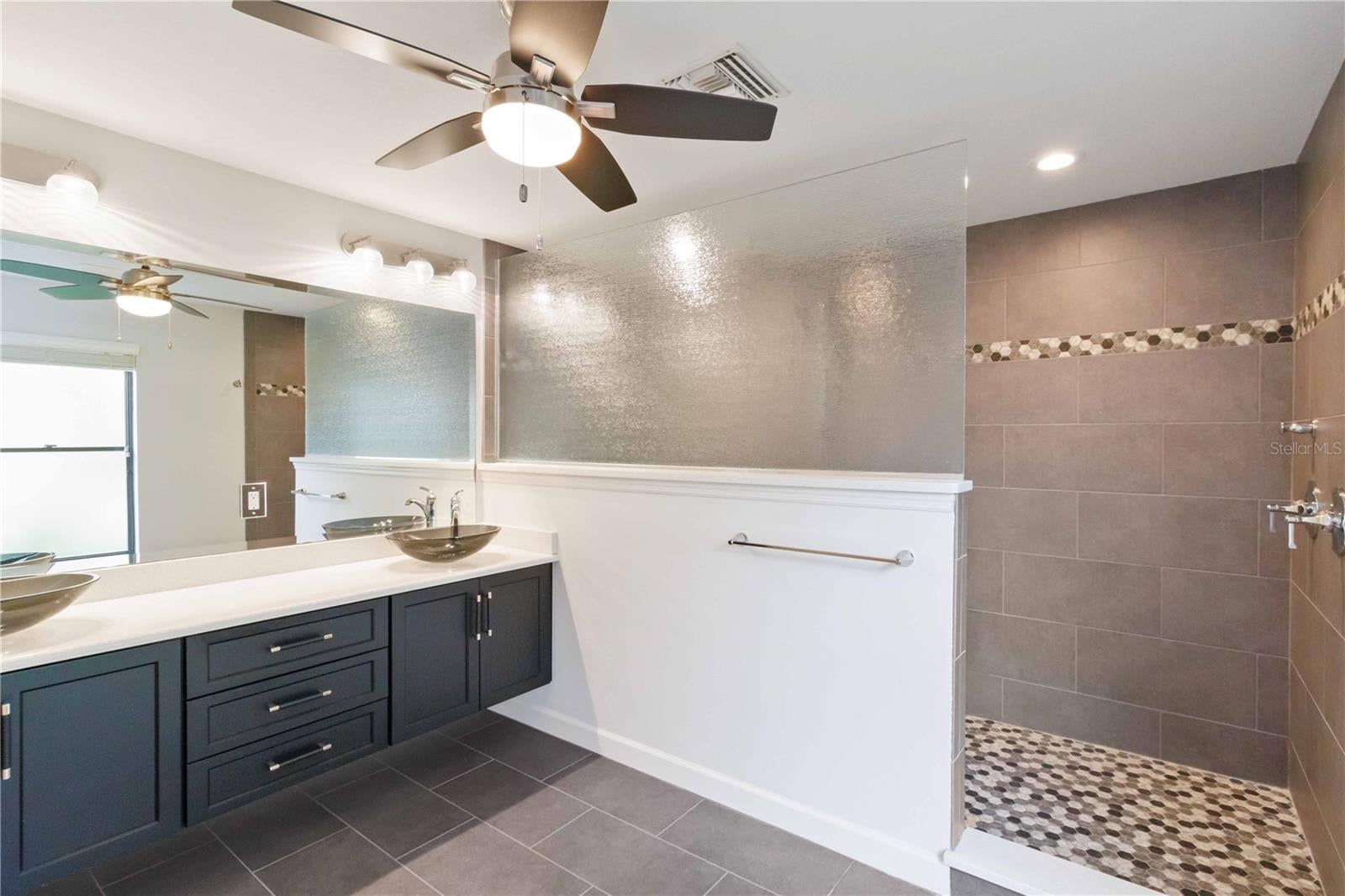 Longboat Key, Florida, 34228, United States, 3 Bedrooms Bedrooms, ,3 BathroomsBathrooms,Residential,Active,1969761