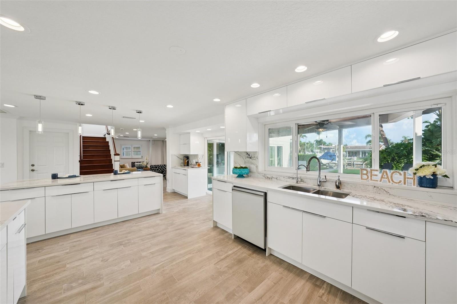 St Petersburg, Florida, 33703, United States, 4 Bedrooms Bedrooms, ,4 BathroomsBathrooms,Residential,Active,1934835