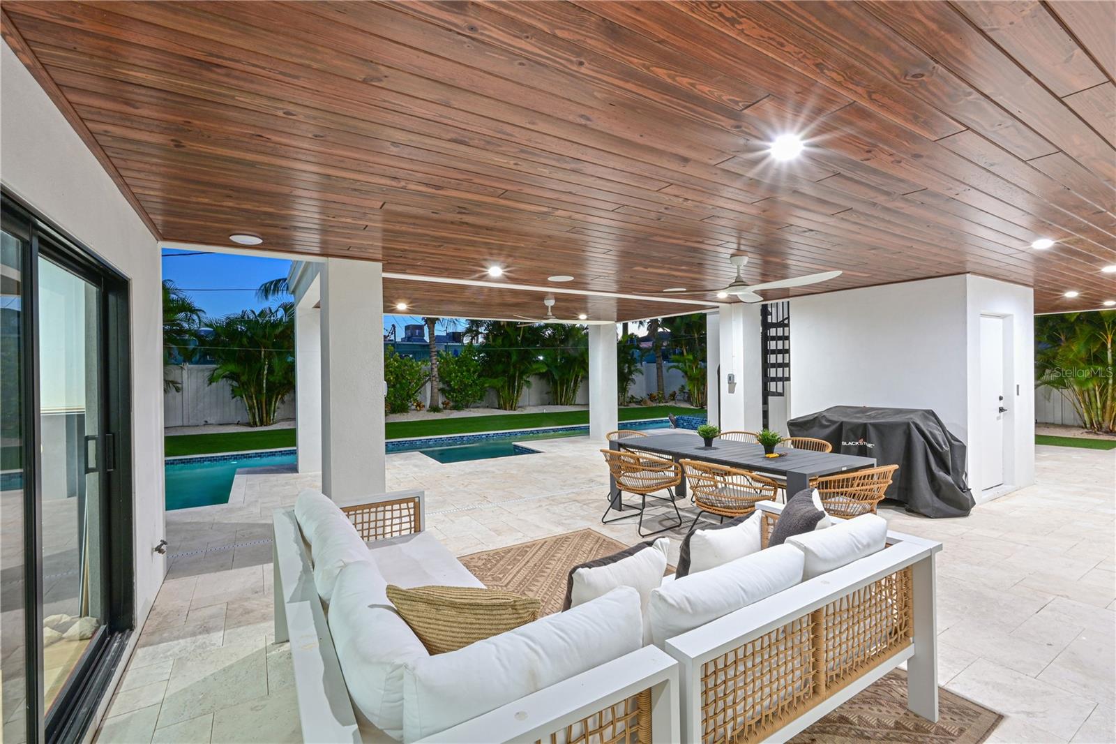 Holmes Beach, Florida, 34217, United States, 4 Bedrooms Bedrooms, ,4 BathroomsBathrooms,Residential,Active,1995267