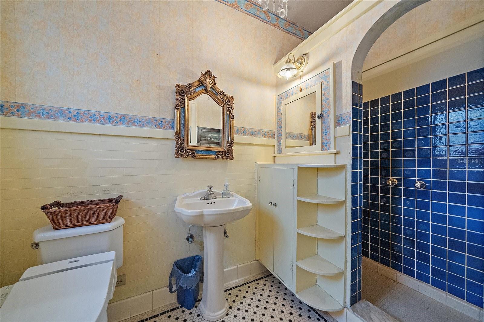 Sarasota, Florida, 34234, United States, 6 Bedrooms Bedrooms, ,5 BathroomsBathrooms,Residential,Active,2002321