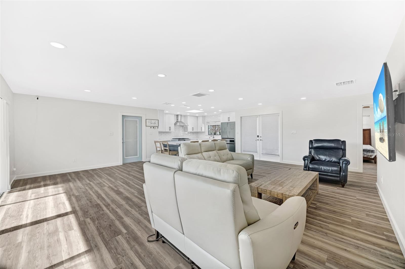 Clearwater Beach, Florida, 33767, United States, 3 Bedrooms Bedrooms, ,2 BathroomsBathrooms,Residential,Active,1894990