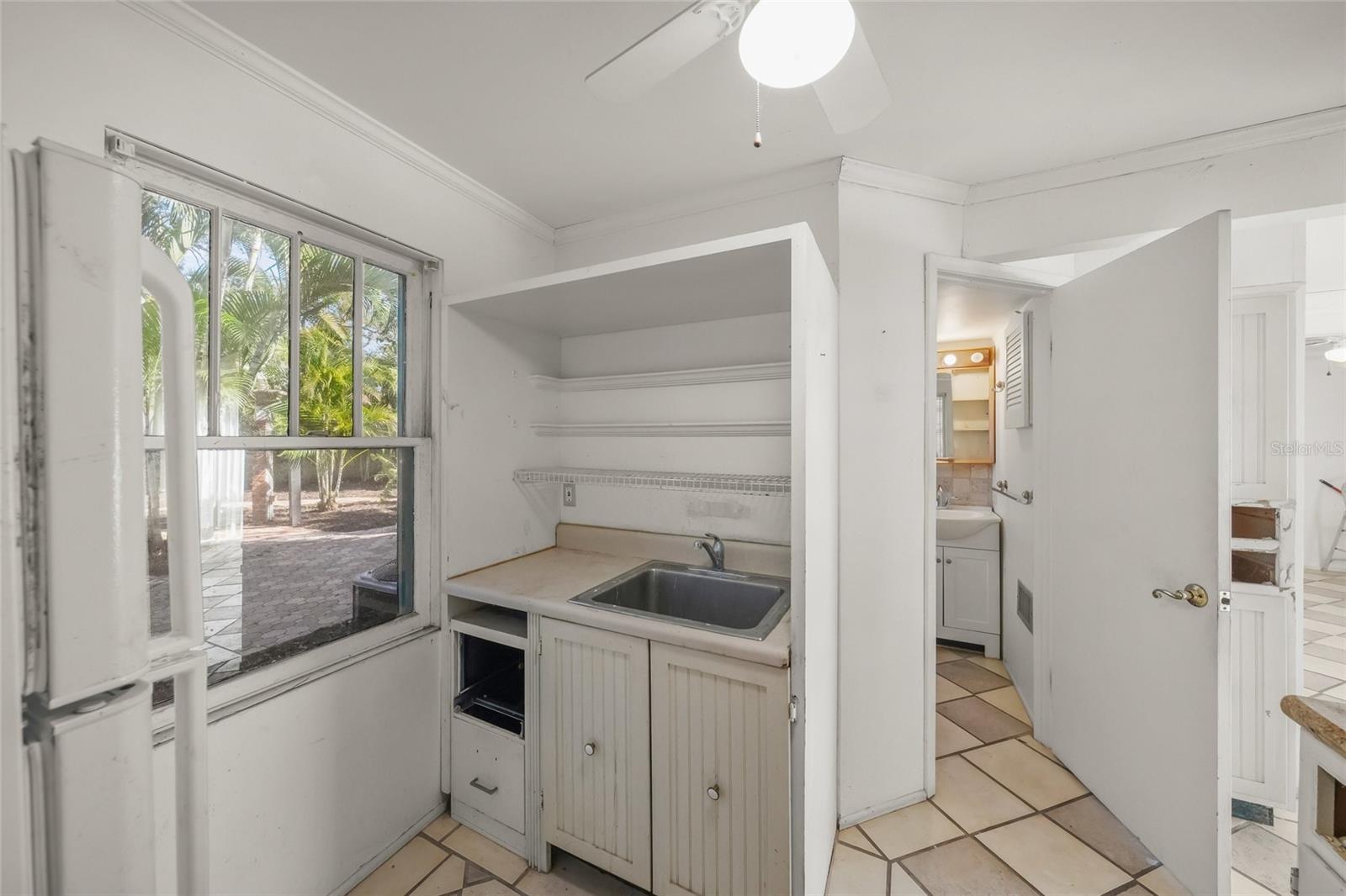 Sarasota, Florida, 34234, United States, 6 Bedrooms Bedrooms, ,5 BathroomsBathrooms,Residential,Active,2002321