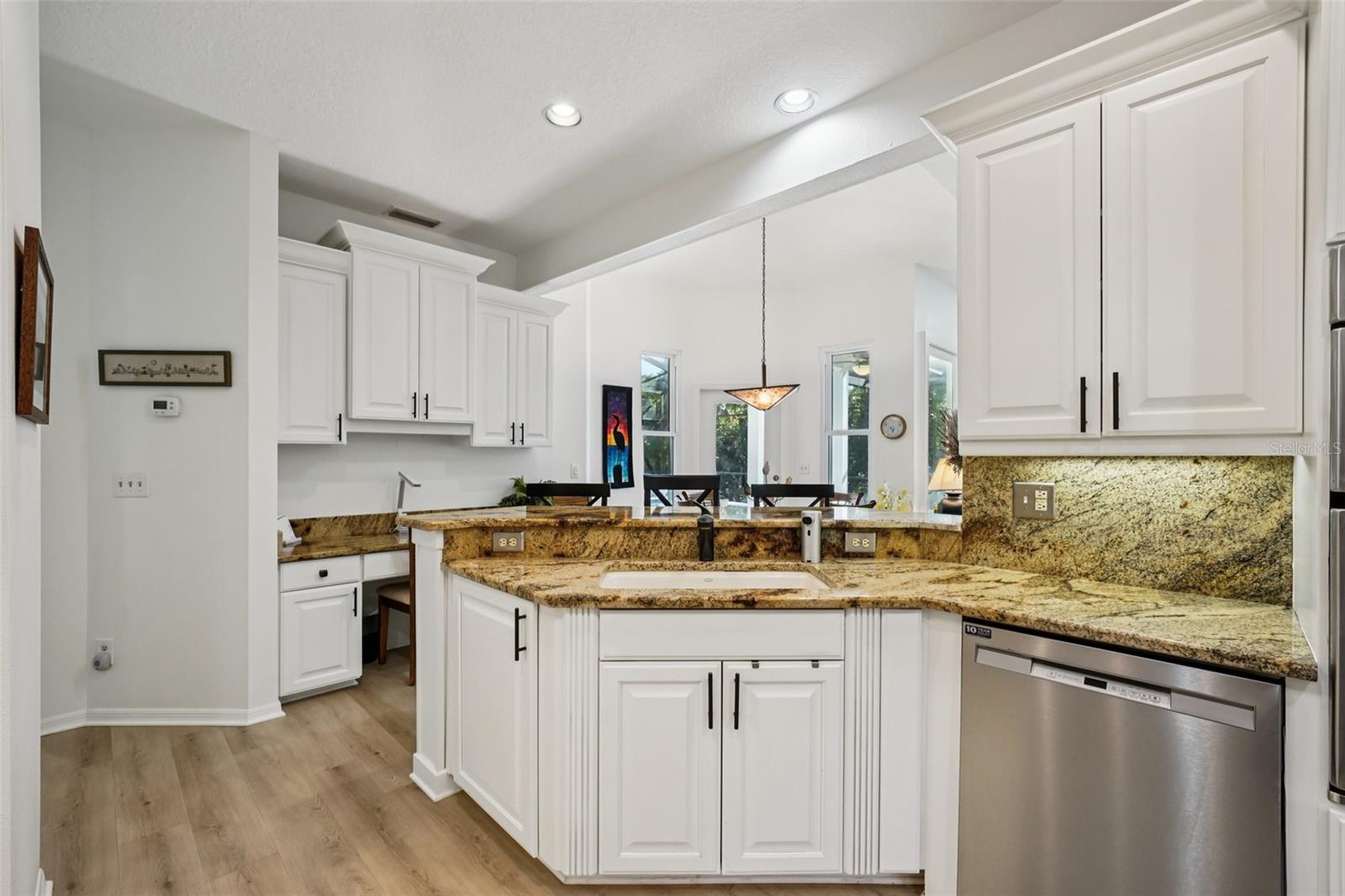 St Petersburg, Florida, 33703, United States, 4 Bedrooms Bedrooms, ,4 BathroomsBathrooms,Residential,Active,1994976