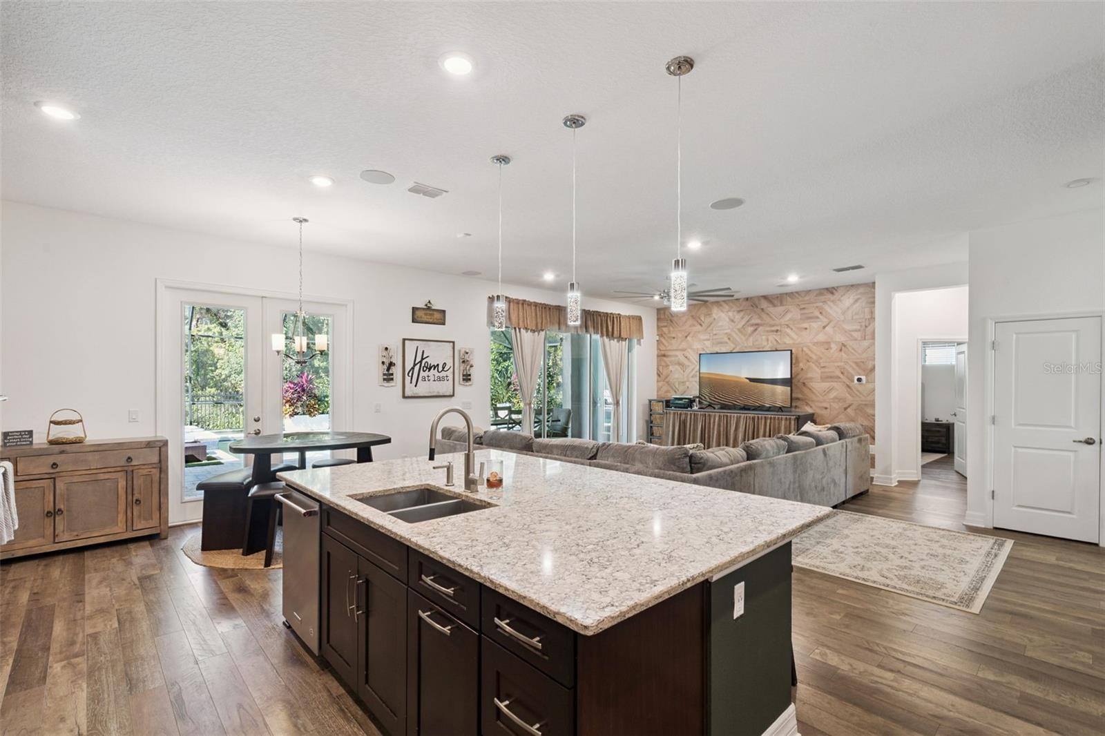 Oviedo, Florida, 32765, United States, 7 Bedrooms Bedrooms, ,4 BathroomsBathrooms,Residential,Active,1987230