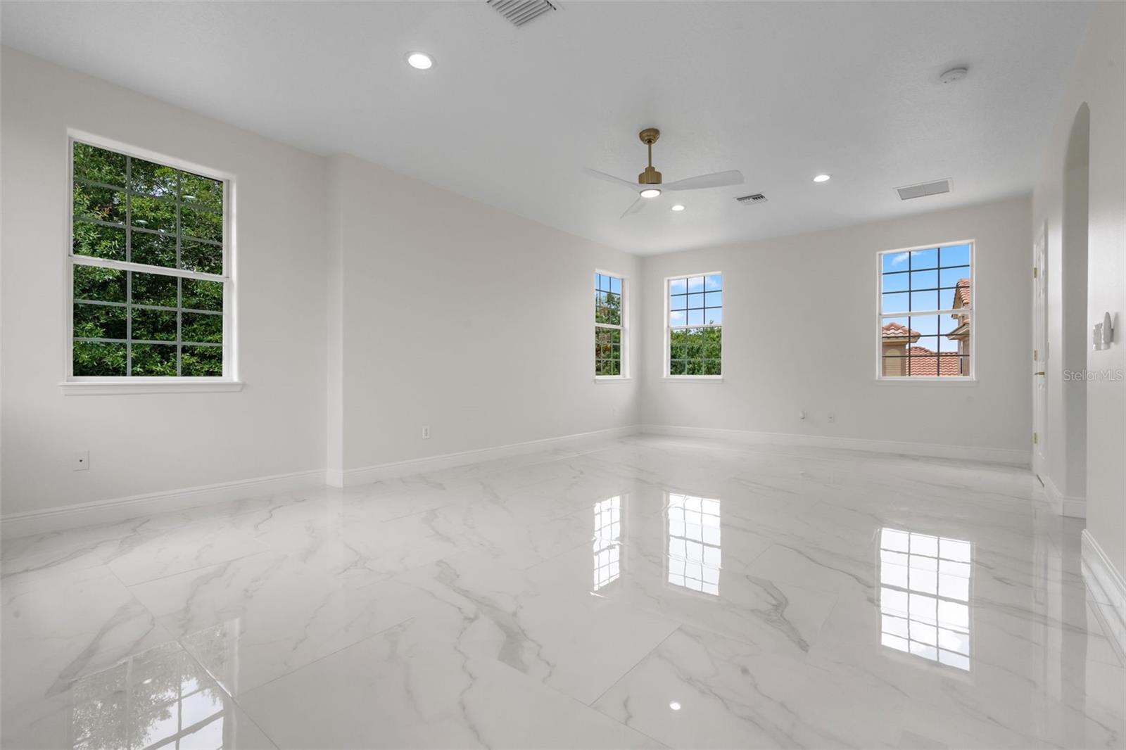 Davenport, Florida, 33837, United States, 5 Bedrooms Bedrooms, ,4 BathroomsBathrooms,Residential,Active,1963263