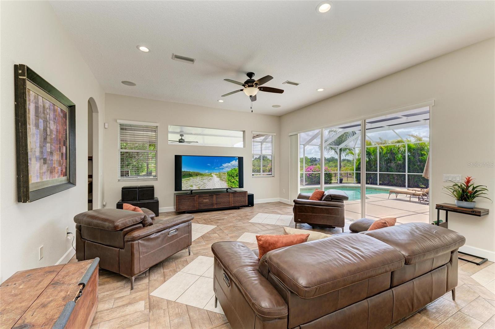 Bradenton, Florida, 34202, United States, 4 Bedrooms Bedrooms, ,4 BathroomsBathrooms,Residential,Active,1801045