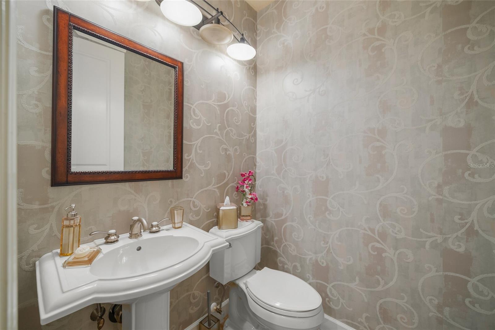 Sarasota, Florida, 34240, United States, 4 Bedrooms Bedrooms, ,5 BathroomsBathrooms,Residential,Active,1968088