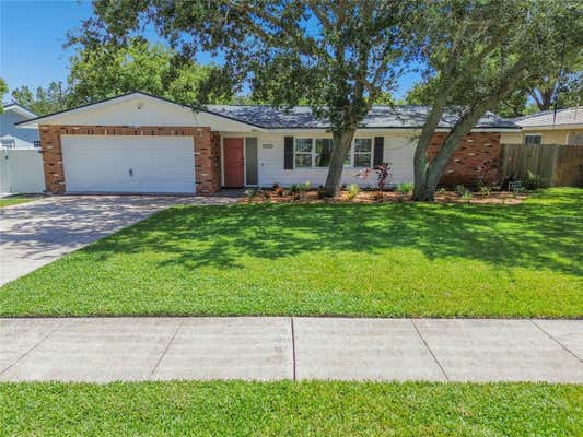 631 LAKE FOREST RD, CLEARWATER, FL 33765, photo 4 of 71