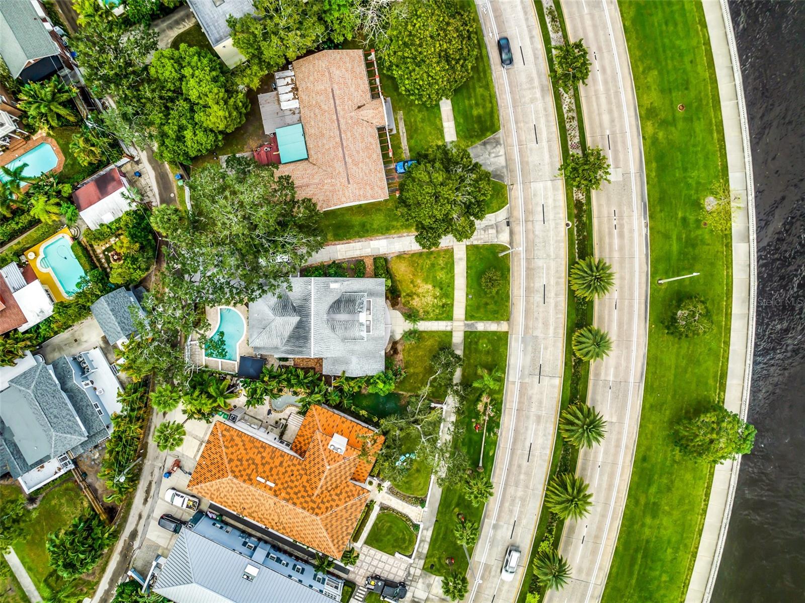 Tampa, Florida, 33606, United States, 4 Bedrooms Bedrooms, ,4 BathroomsBathrooms,Residential,Pending,1987252