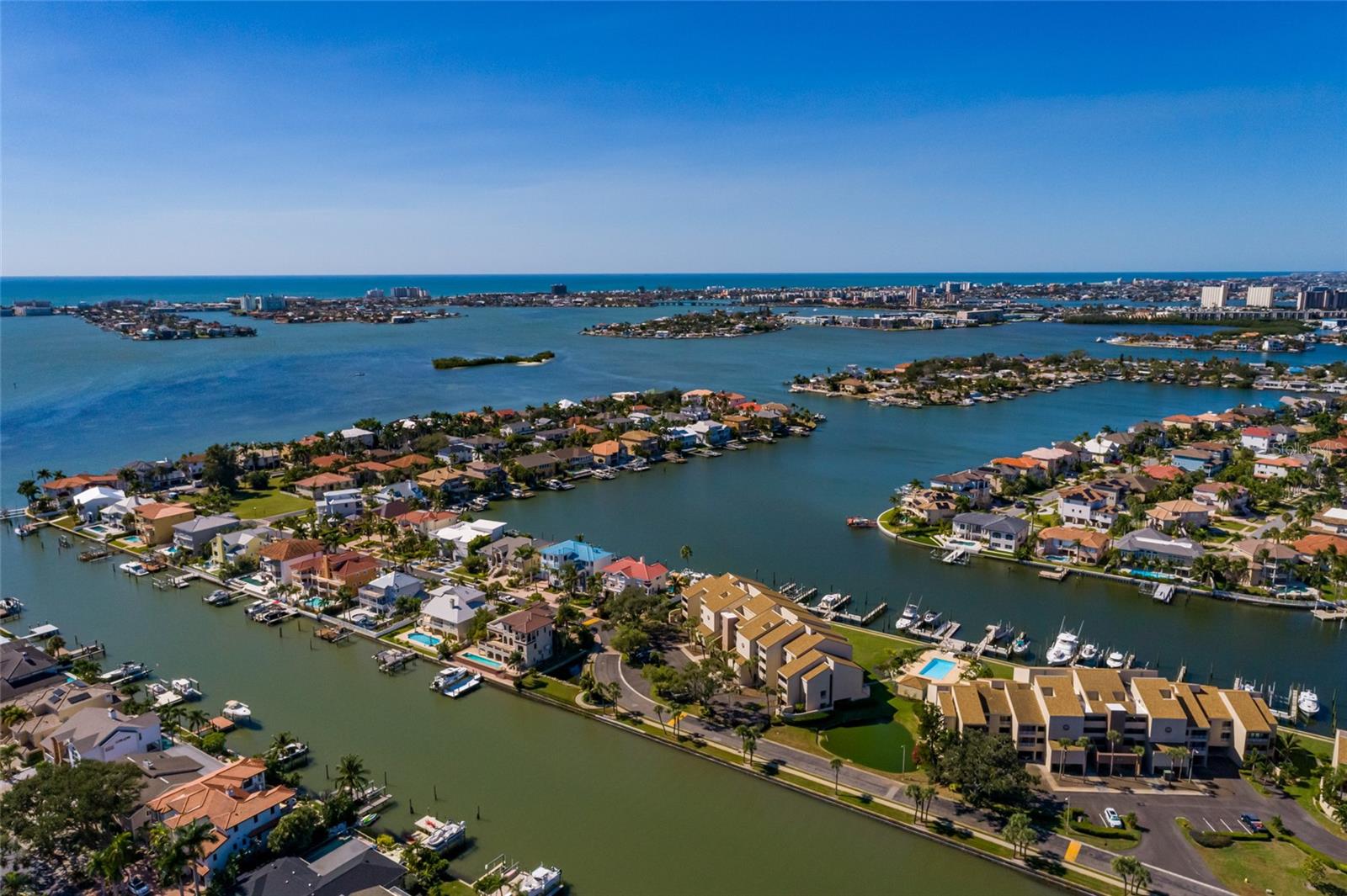 St Petersburg, Florida, 33707, United States, 4 Bedrooms Bedrooms, ,5 BathroomsBathrooms,Residential,Active,1985578
