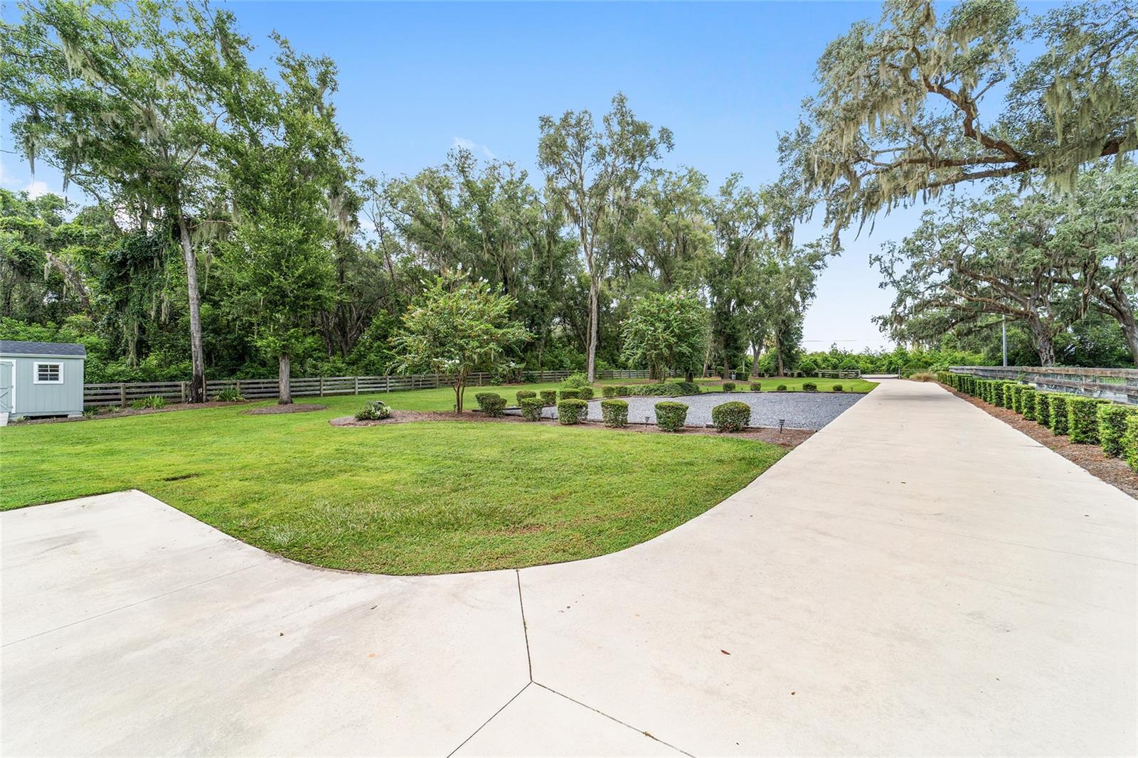 Ocklawaha, Florida, 32179, United States, 5 Bedrooms Bedrooms, ,4 BathroomsBathrooms,Residential,Active,1944075
