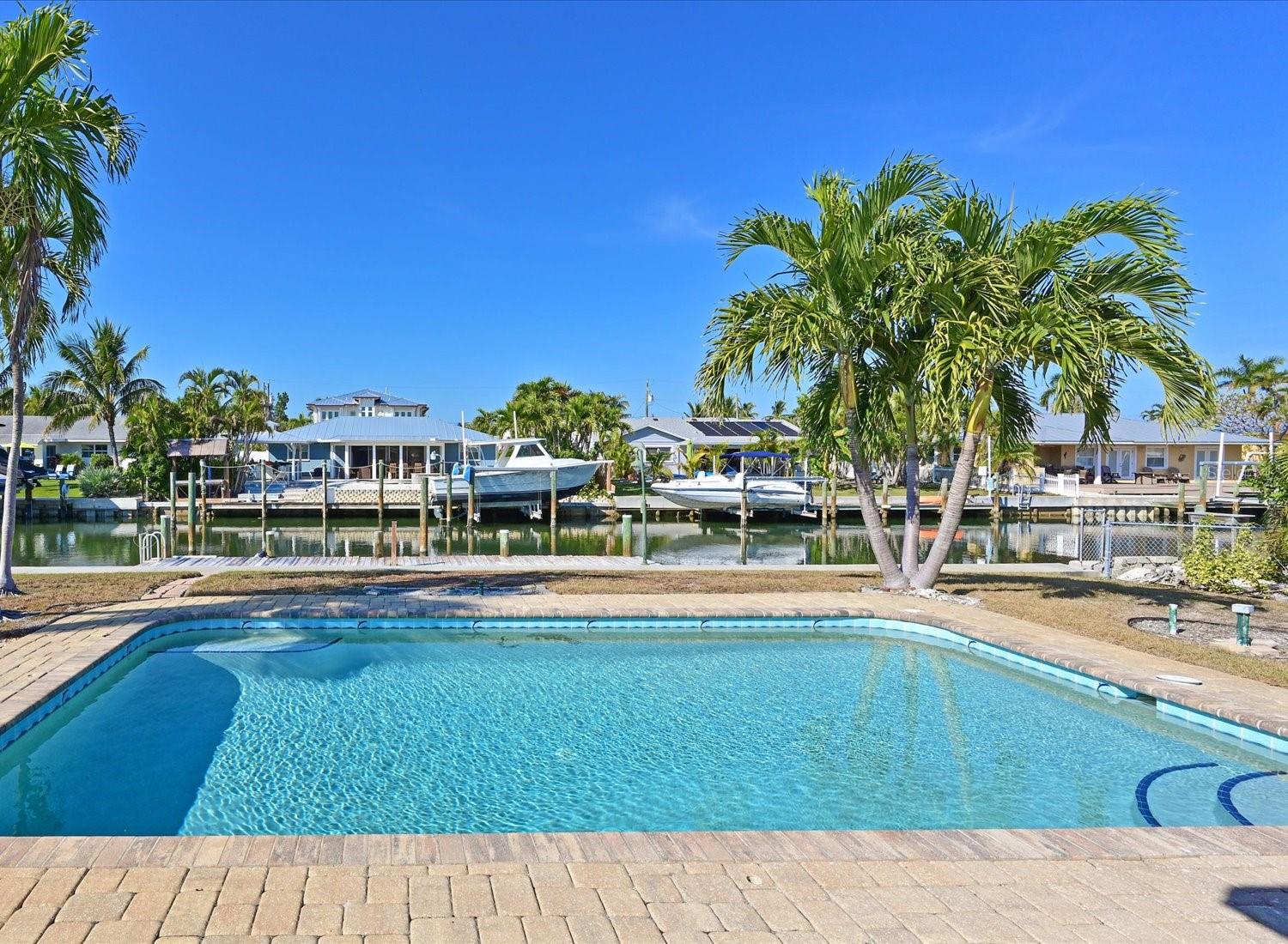 Holmes Beach, Florida, 34217, United States, 2 Bedrooms Bedrooms, ,2 BathroomsBathrooms,Residential,Pending,2045560