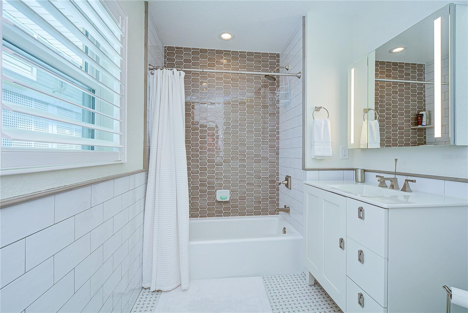 Dunedin, Florida, 34698, United States, 3 Bedrooms Bedrooms, ,3 BathroomsBathrooms,Residential,Active,1994972