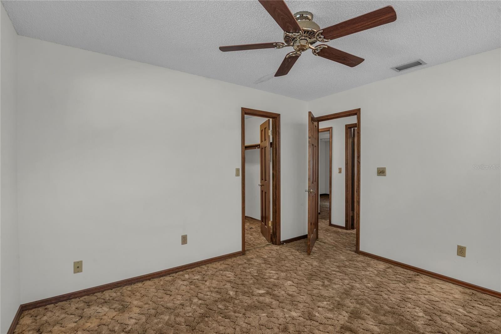 Oakland, Florida, 34787, United States, 4 Bedrooms Bedrooms, ,2 BathroomsBathrooms,Residential,Active,1990636