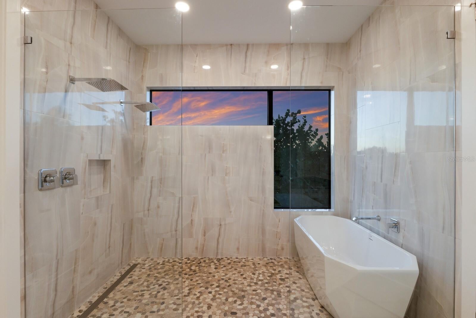 Longboat Key, Florida, 34228, United States, 3 Bedrooms Bedrooms, ,4 BathroomsBathrooms,Residential,Active,1987209