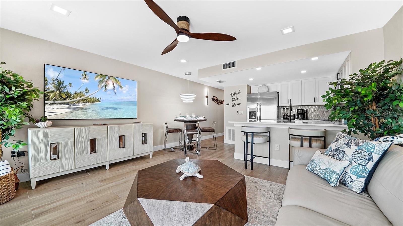 Holmes Beach, Florida, 34217, United States, 1 Bedroom Bedrooms, ,1 BathroomBathrooms,Residential,Active,1971768