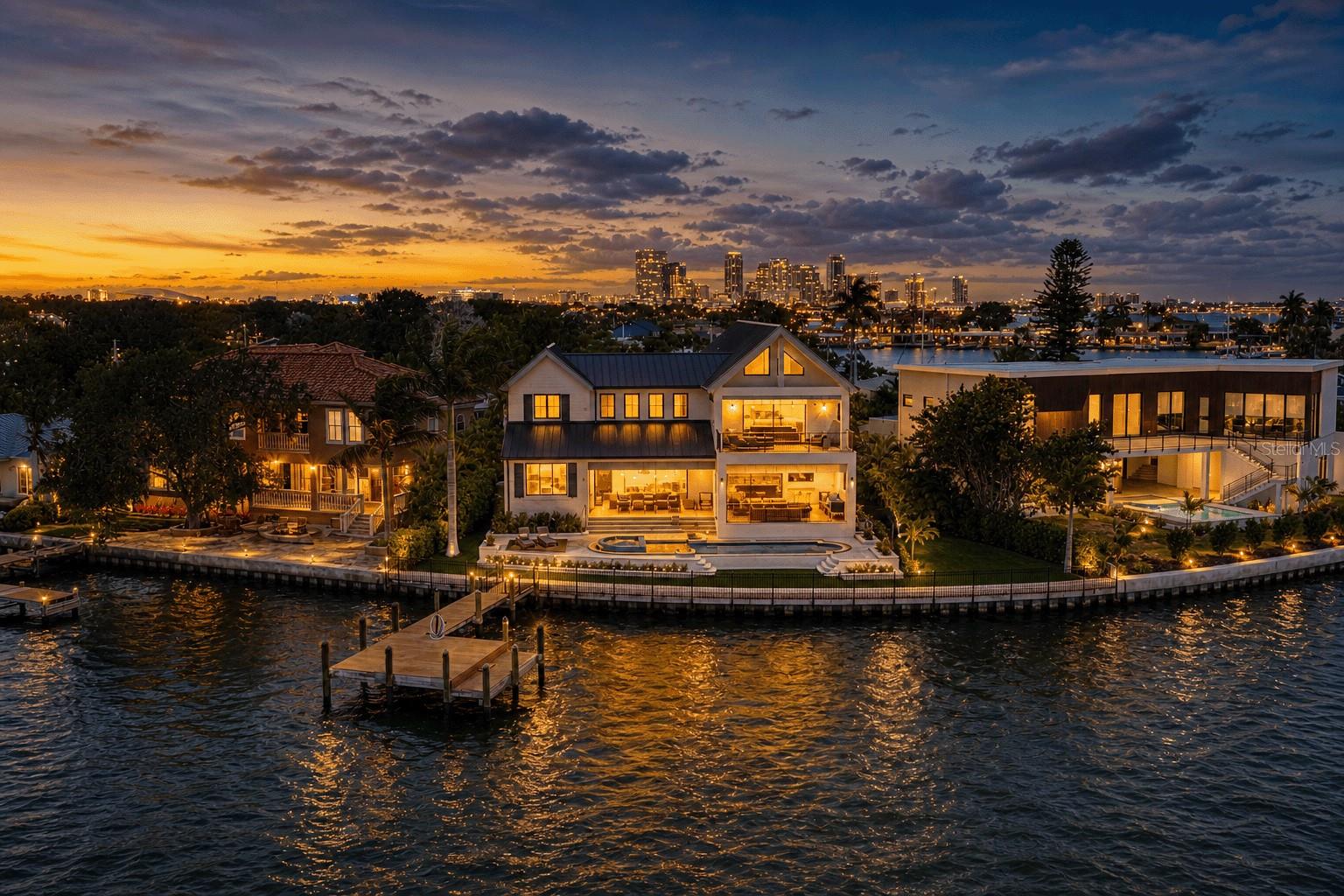 St Petersburg, Florida, 33705, United States, 5 Bedrooms Bedrooms, ,4 BathroomsBathrooms,Residential,Pending,2045504
