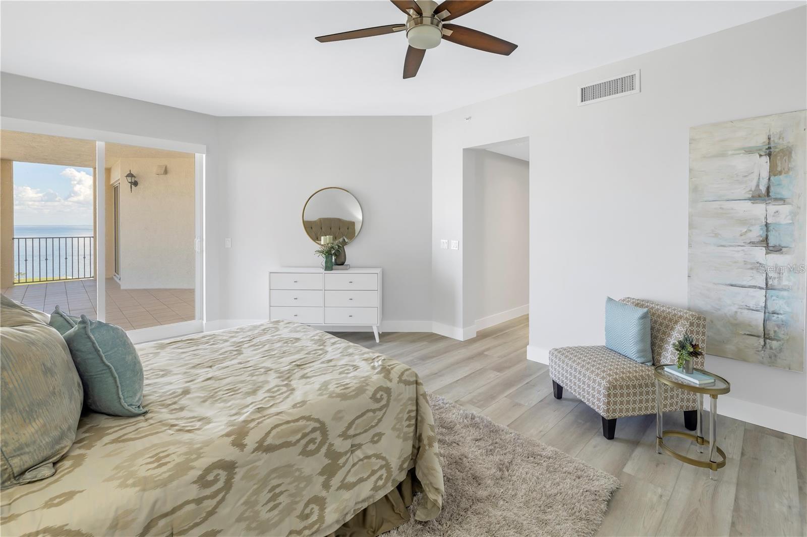 St Petersburg, Florida, 33701, United States, 2 Bedrooms Bedrooms, ,3 BathroomsBathrooms,Residential,Active,1888963