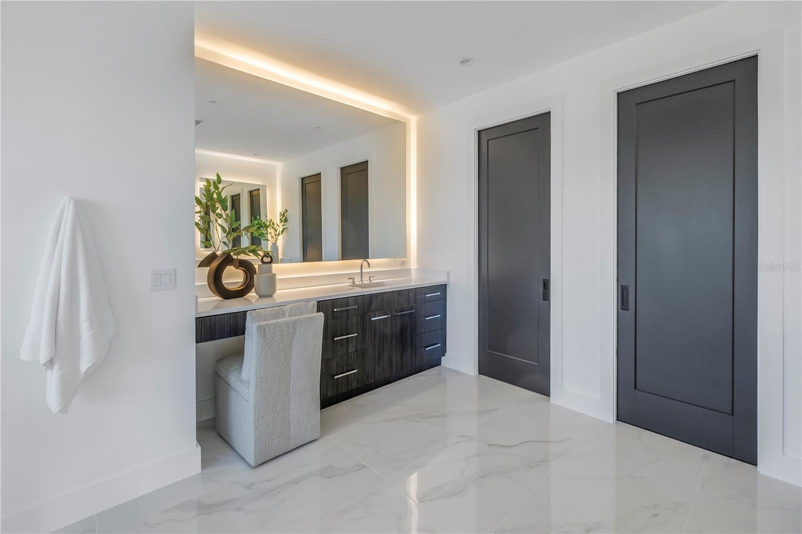St Petersburg, Florida, 33703, United States, 5 Bedrooms Bedrooms, ,6 BathroomsBathrooms,Residential,Active,1703441