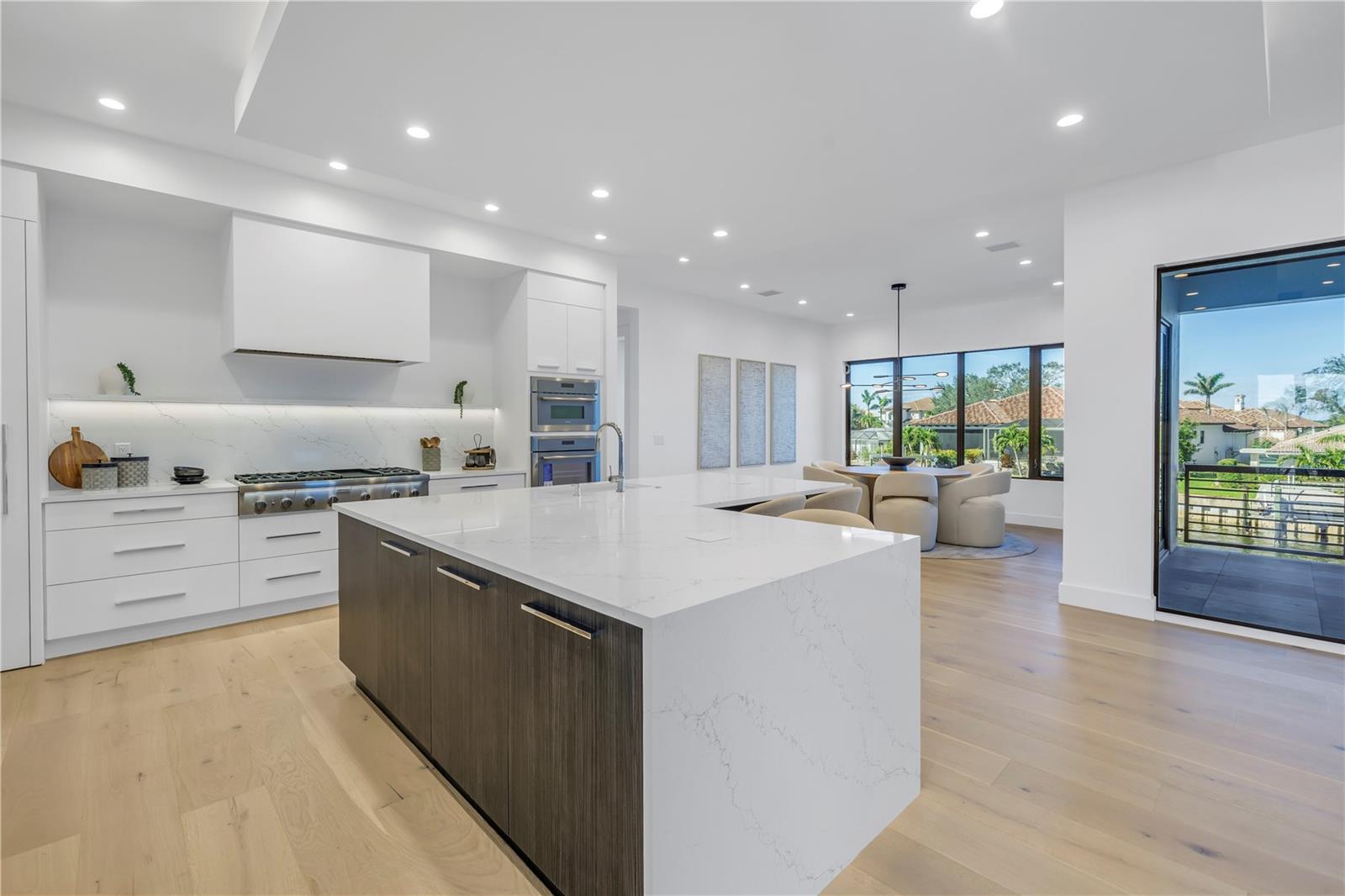 St Petersburg, Florida, 33703, United States, 5 Bedrooms Bedrooms, ,6 BathroomsBathrooms,Residential,Active,1703441