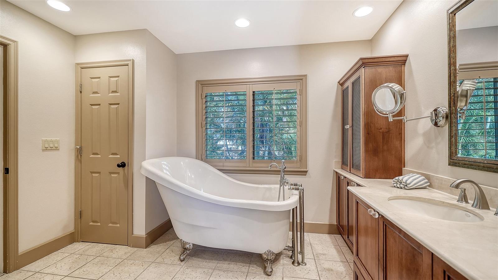 Sarasota, Florida, 34239, United States, 3 Bedrooms Bedrooms, ,3 BathroomsBathrooms,Residential,Active,2013163