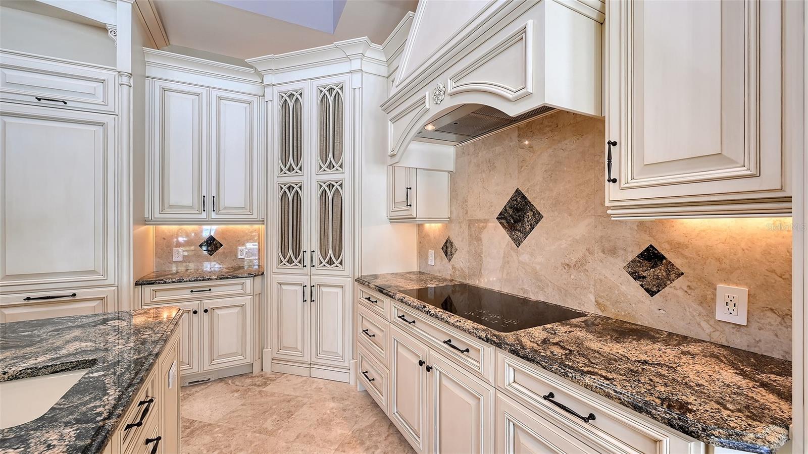 Longboat Key, Florida, 34228, United States, 4 Bedrooms Bedrooms, ,4 BathroomsBathrooms,Residential,Active,1926682