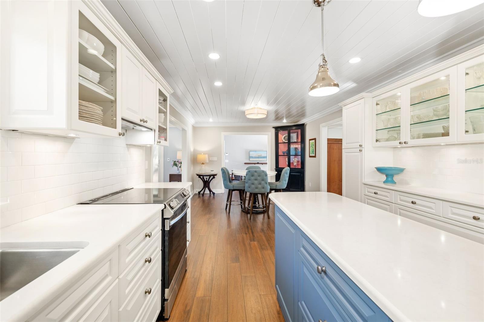 Sarasota, Florida, 34231, United States, 4 Bedrooms Bedrooms, ,4 BathroomsBathrooms,Residential,Active,1999174