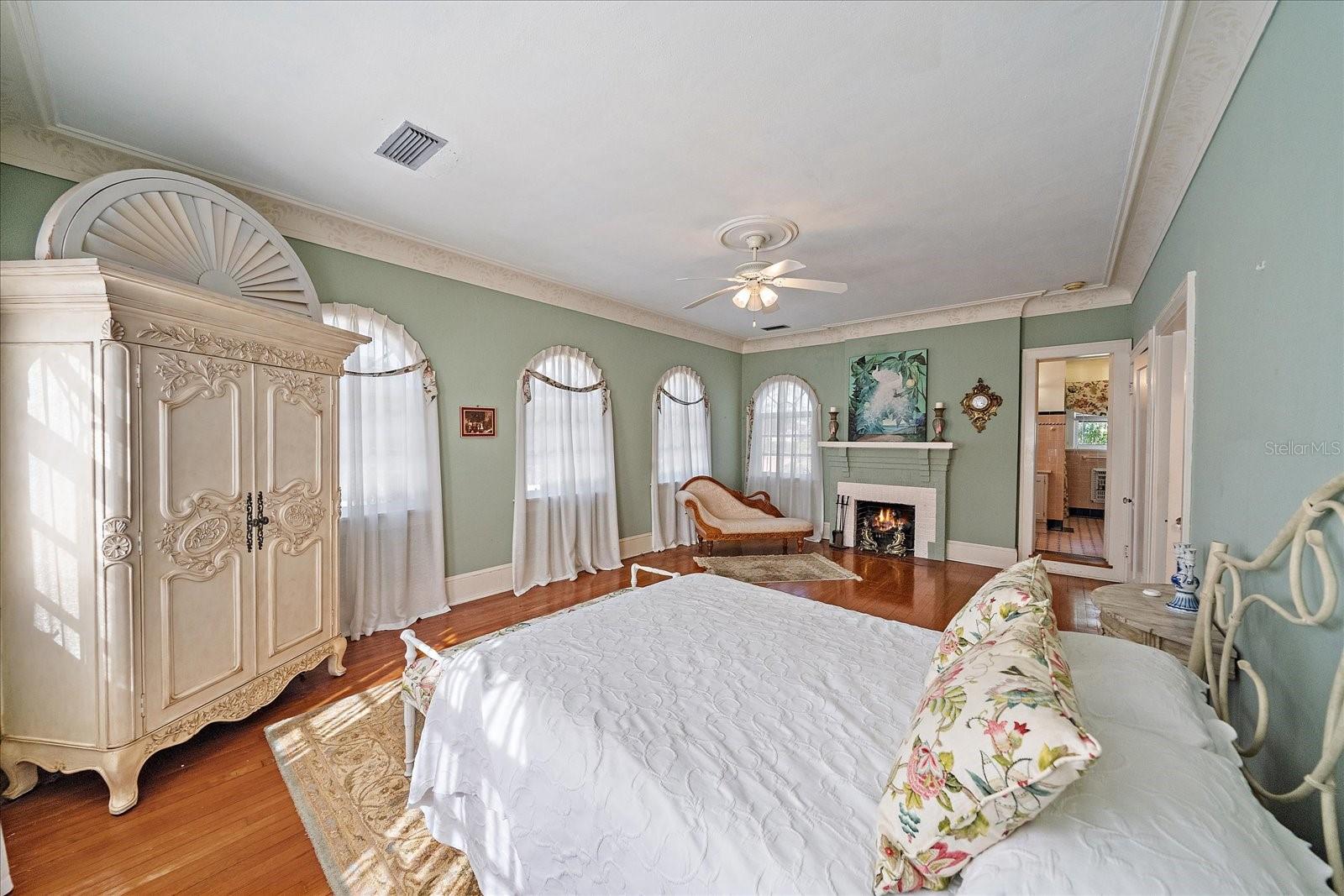 Sarasota, Florida, 34234, United States, 6 Bedrooms Bedrooms, ,5 BathroomsBathrooms,Residential,Active,2002321