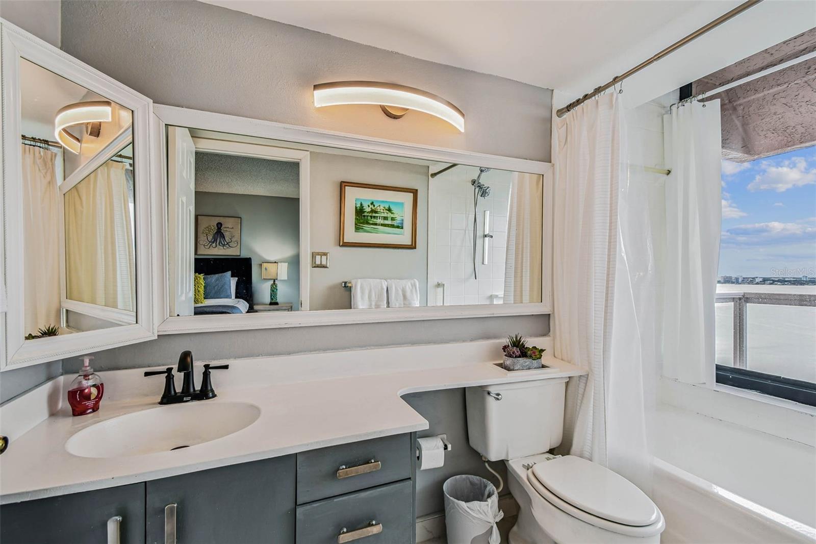 Clearwater Beach, Florida, 33767, United States, 2 Bedrooms Bedrooms, ,3 BathroomsBathrooms,Residential,Active,1919072