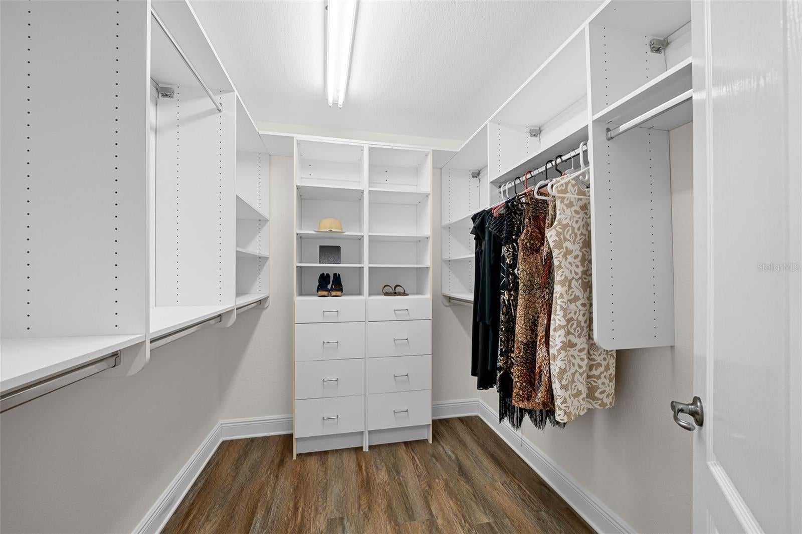 Ocala, Florida, 34471, United States, 5 Bedrooms Bedrooms, ,5 BathroomsBathrooms,Residential,Active,1909634