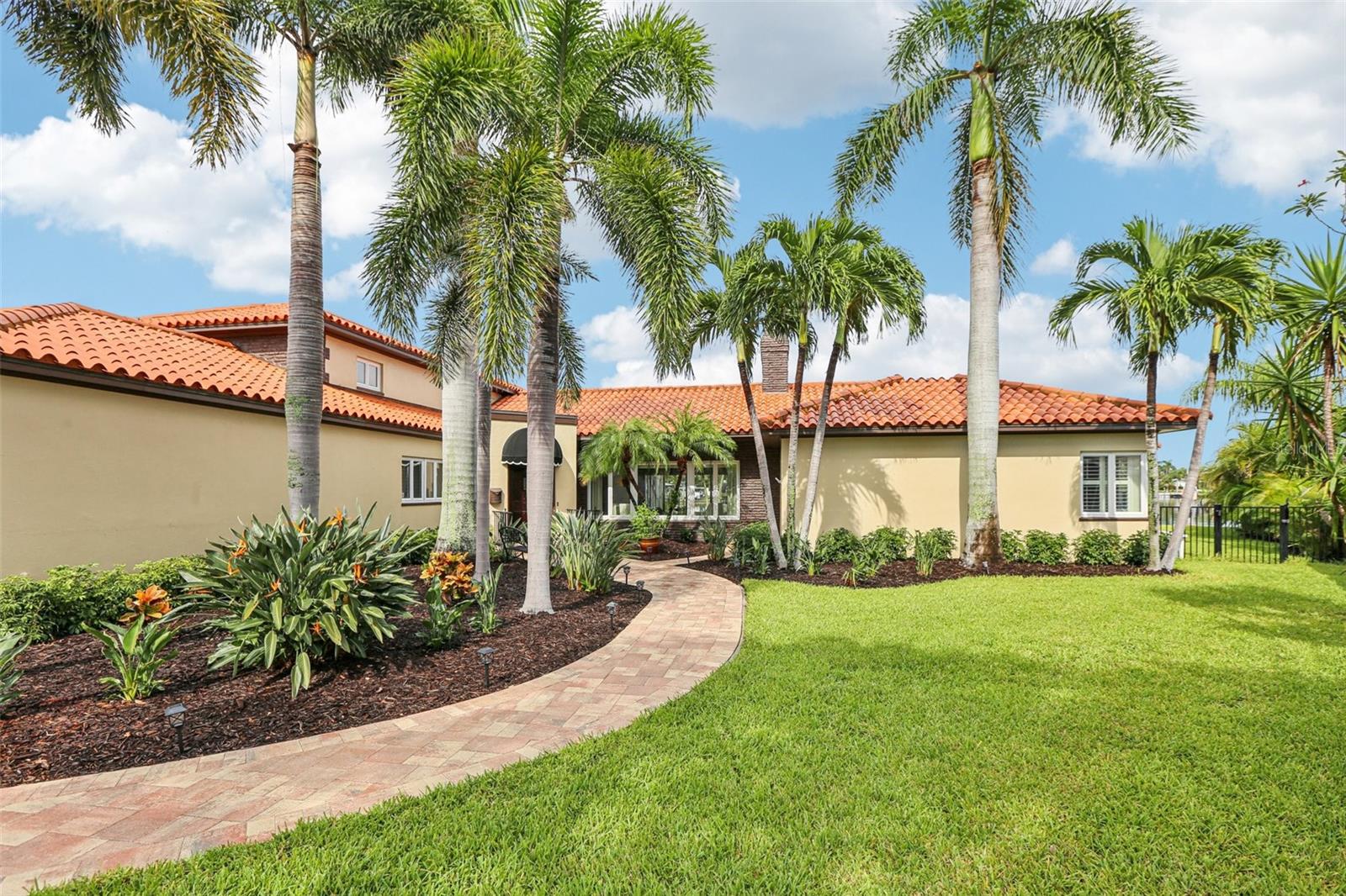 St Petersburg, Florida, 33705, United States, 4 Bedrooms Bedrooms, ,4 BathroomsBathrooms,Residential,Active,1927682