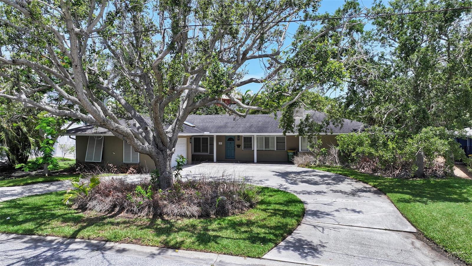 Sarasota, Florida, 34239, United States, 3 Bedrooms Bedrooms, ,3 BathroomsBathrooms,Residential,Active,1849579