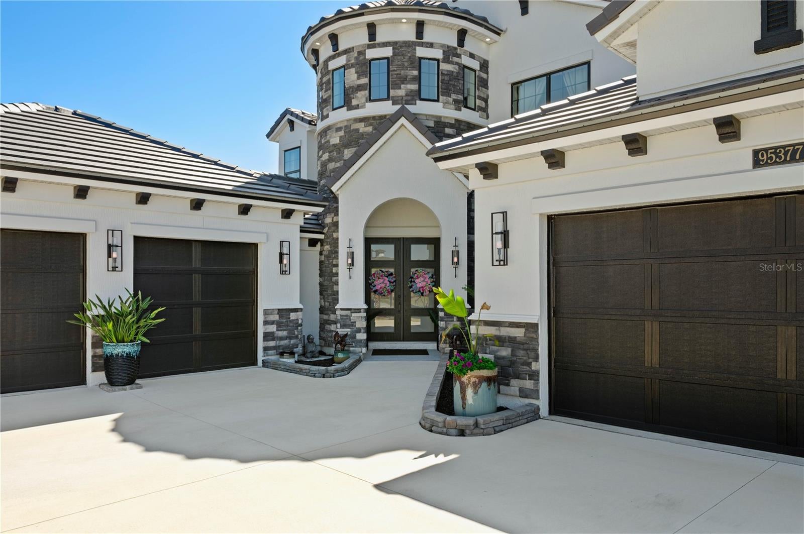 Fernandina Beach, Florida, 32034, United States, 5 Bedrooms Bedrooms, ,4 BathroomsBathrooms,Residential,Active,1920265