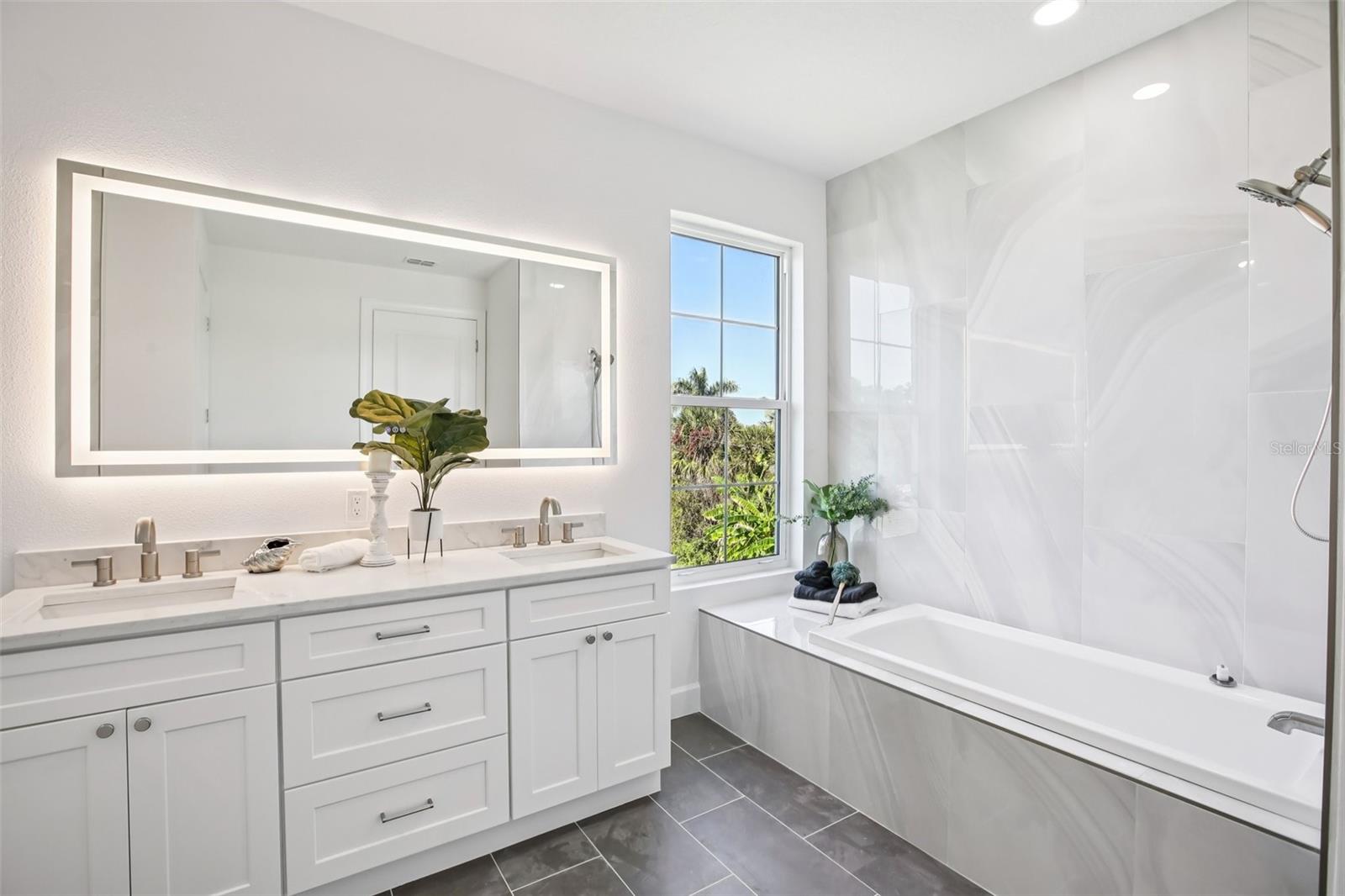 St Petersburg, Florida, 33704, United States, 4 Bedrooms Bedrooms, ,4 BathroomsBathrooms,Residential,Active,2006891